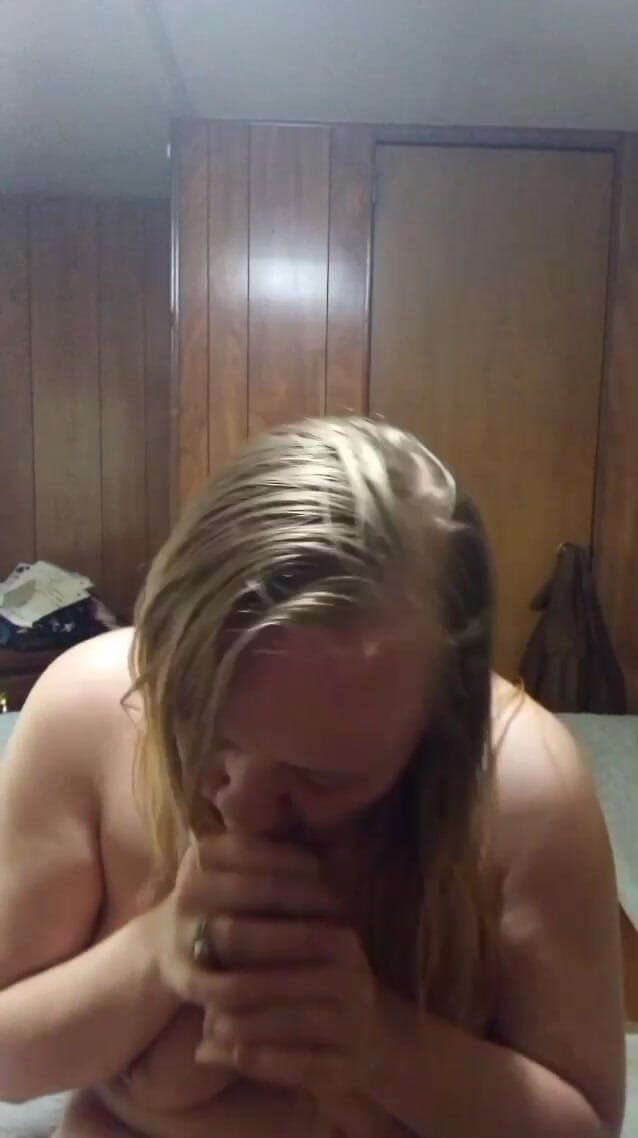 JolisaXXX: 脱衣舞和新玩具