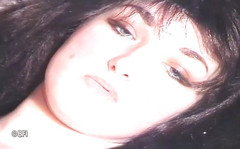 Hardcore Lovers: La moretta vintage si masturba con il suo dildo nella...