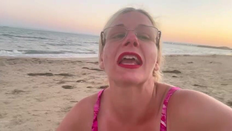 Putarankahotmilf: Strand pissen, dildofick und squirting