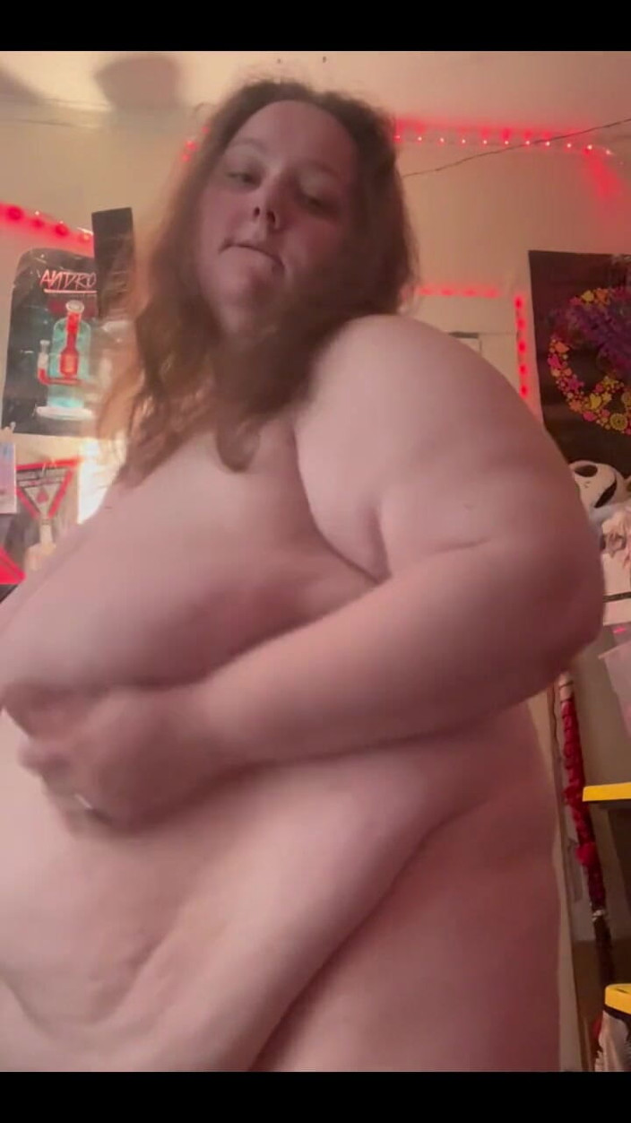 SexyBreedingBbw: Une salope BBW se déshabille