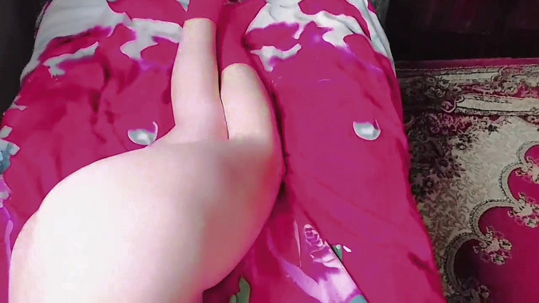 Kitty_Cross: 少しイキまくり、自分を見ながら自分の体を扱います