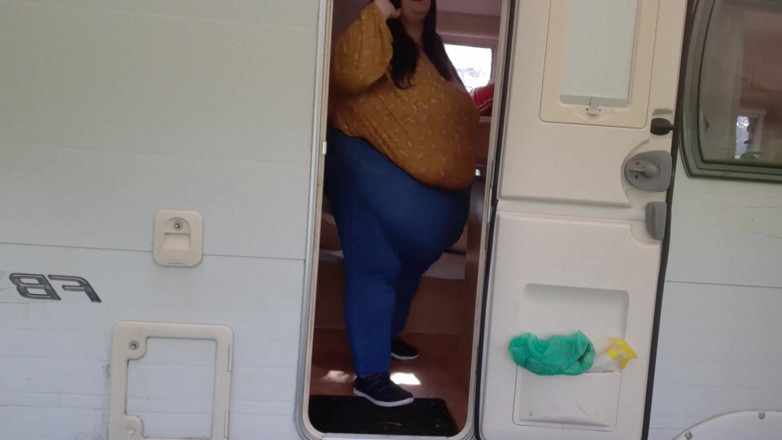 SSBBWLadyBrads: SSBBW vs tiny door