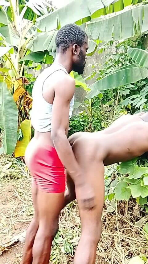 Sexydaddy: 私のファーマー継息子とブッシュでドギーファック