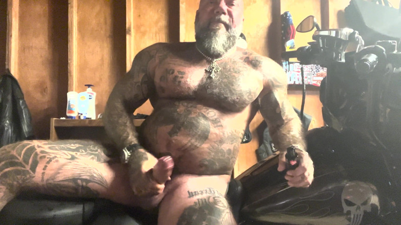 MasculineJason - Jason Collins: Masturbándome con mi Harley