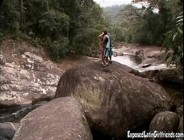 Exposed Latin Gfs: Gata sexy adora uma bela foda ao ar livre com...