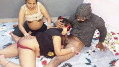 Neelima69: Vesnické nevlastní sestry sdílejí nevlastního bratra ve trojce sex hindské...