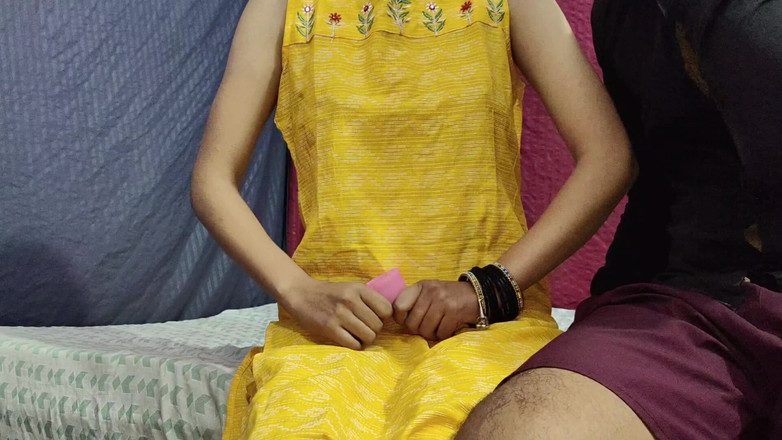 KavitaBhabhi: 继兄弟从他继妹的阴道杯里喝了一杯茶