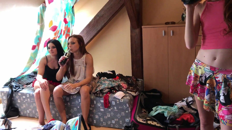 Leon Lambert Girls Twerk Parties CFNM: Five girls with their friend at home getting playful