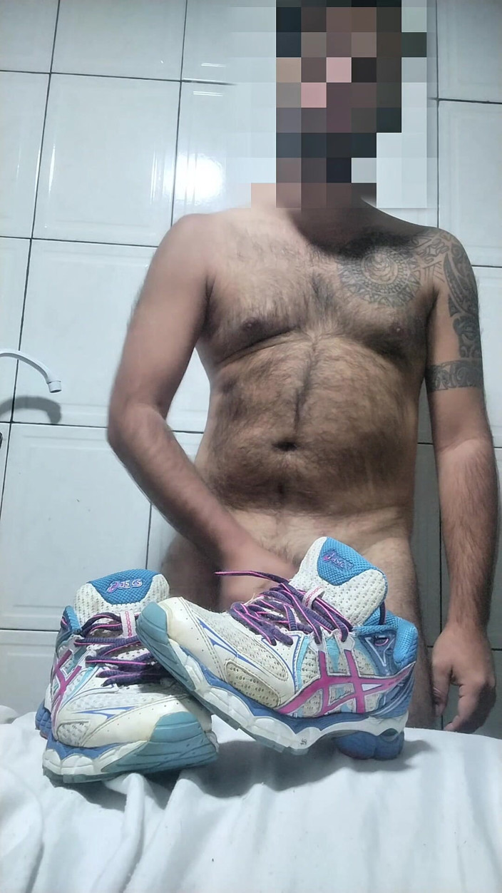 Sneakerfetish_BR: Asics neuken en komen binnen klaar