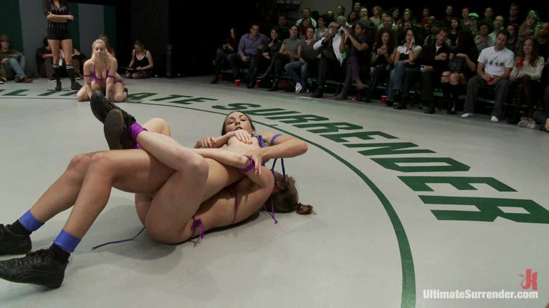 Ultimate surrender by Kink: Nyní poražené dostanou gangbang s vítězi a princeznou Donnou