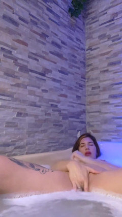 Samaramilf666: Stříkání ve vířivce