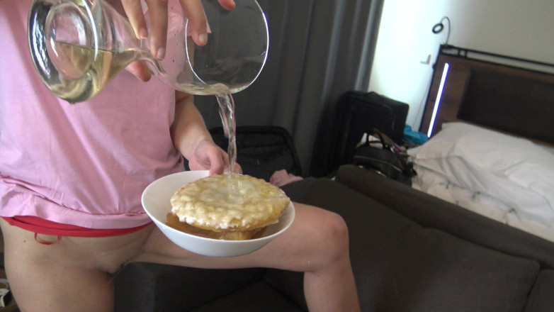 Femdom Austria: The nursing patient gets his breakfast!