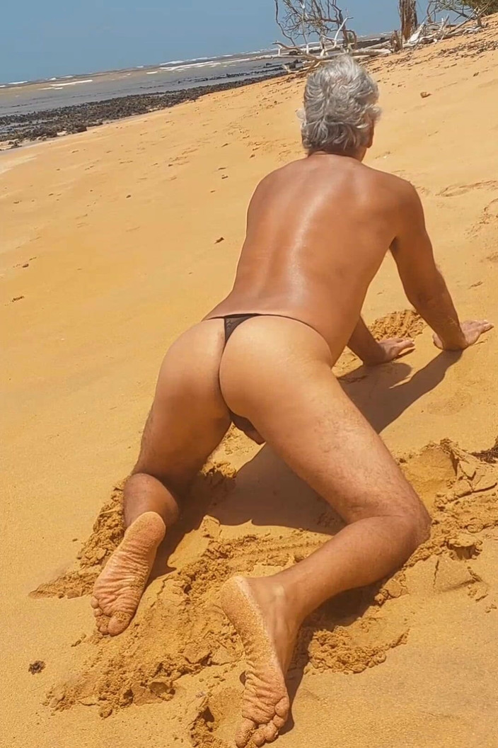 Ladysilvas: Ladysilva समुद्र तट पर पैंटीज में बहुत हॉट