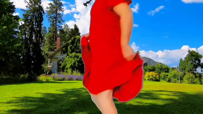 Kitty_Cross: Wspaniała maminsynek śmieje się podczas uwodzicielskiego tańca na scenie