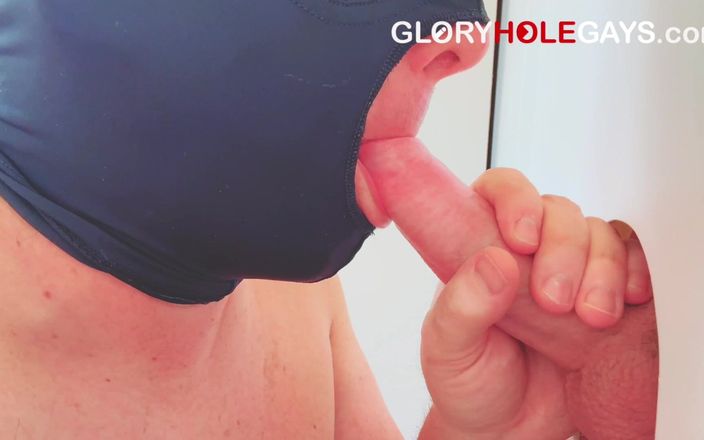 GLORYHOLEGAYS: Heteroseksüel adam bir eşcinselden ilk saksosunu istiyor - yarağı uzun ve...