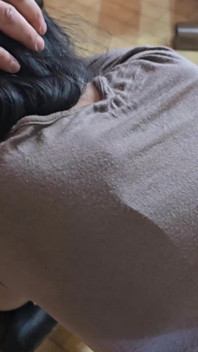 두 친구가 딜도에 사정하는 동안 핫한 마누라 딜도 섹스