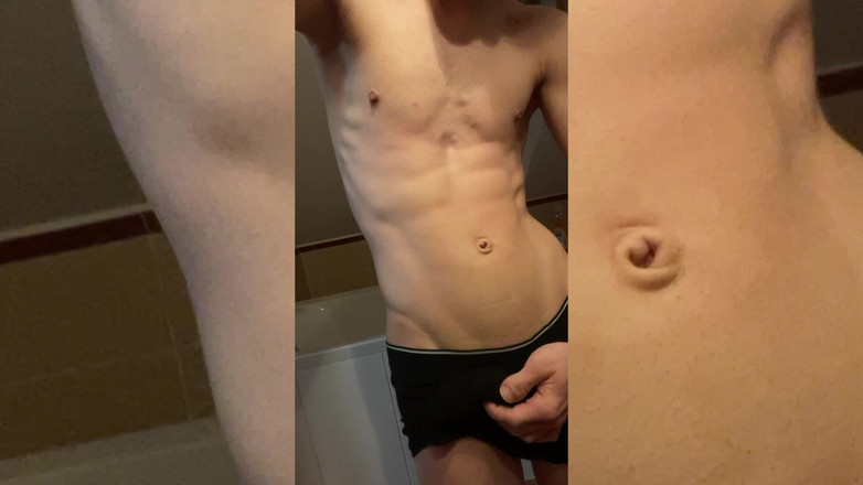 Adamek: 苗条男孩自慰并潮吹精液