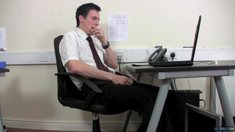Lust for boys: Ejaculând spermă în birou