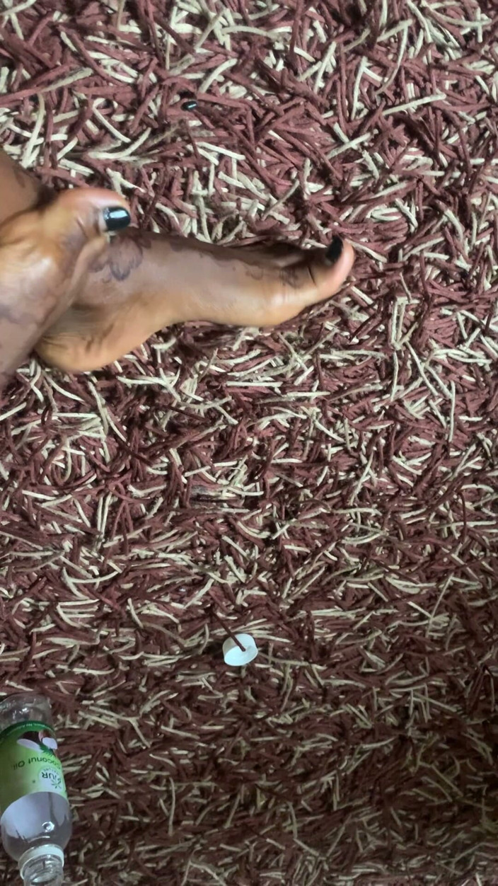 Browngurl234: Section de massage des pieds avec une bombasse noire sexy