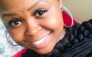 ChubbyPhiweh: Nadržená v obývacím pokoji