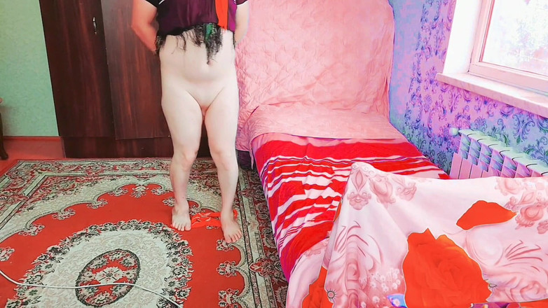 Kitty_Cross: Prachtig mietje dat op picknickdeken in de tuin gelegen is