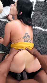 Büyük memeli orta yaşlı seksi kadın Nadia White iş toplantısında aldatıyor