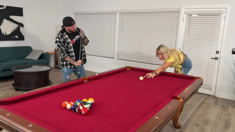 Sadie RW: Strip pool se promění v sexuální s kamarádem manžílka