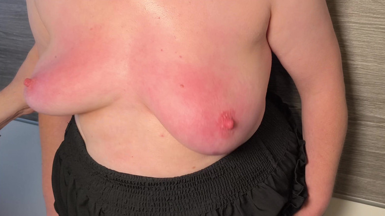 Bouncy Tits Action: Sesiune de palme pe țâțe - Până este roșu și umflat