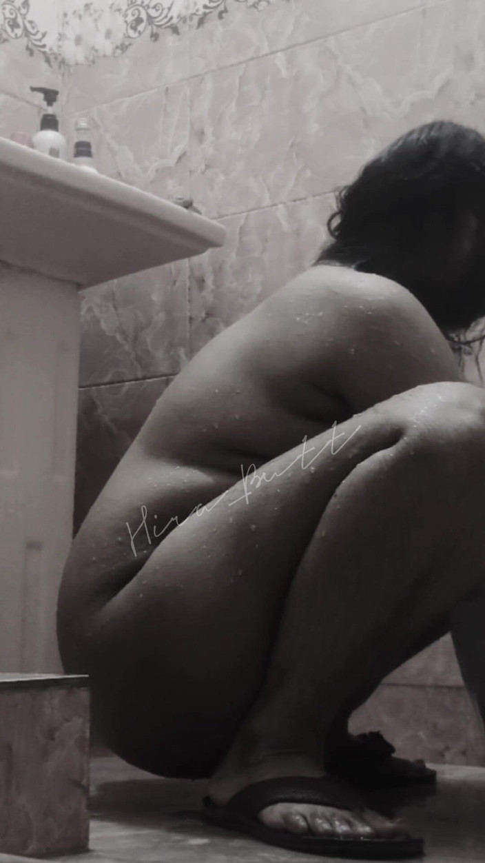 Faryal: Natočeno video koupající se bhabhi