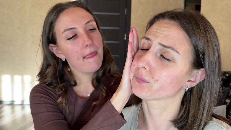 Hottie goddess: Tapa na cara da bochecha vermelha