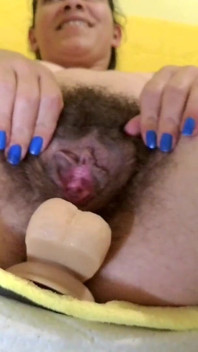 Seks dubur dengan dildo besar sudut pandangan dekat