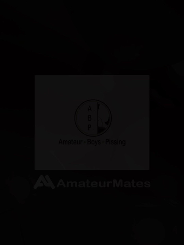 AmateurBoysPissing: Lelaki amatur berambut merah kencing di tempat awam kencing dirakam...