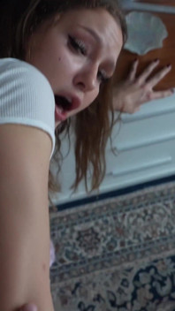 Ce n’est pas le bon trou ! Une demi-sœur se fait sodomiser