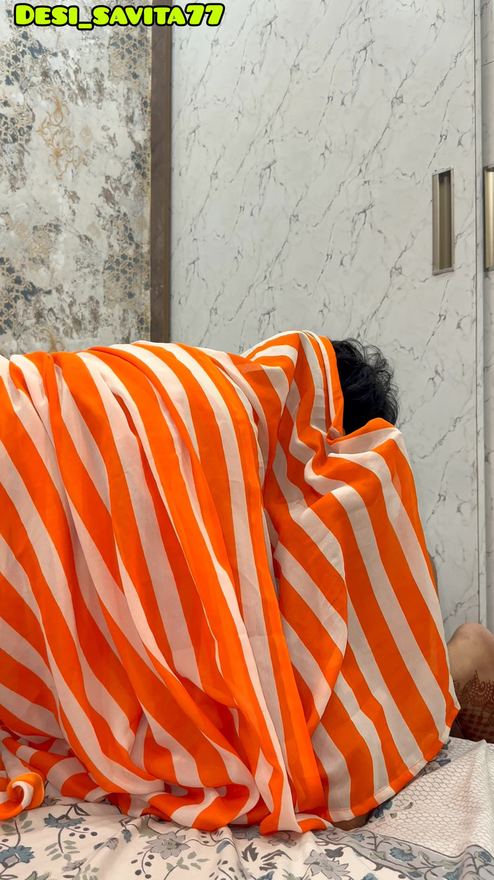 Desi Horny Savita: Ragazza indiana orange sari scopata da un cazzo duro