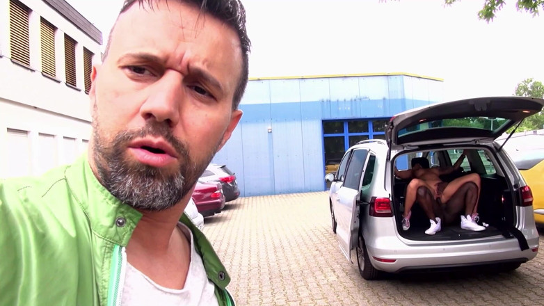 Deutschland Porno X: Kontol raksasa pria kulit hitam ngentot dua pelacur basah di...