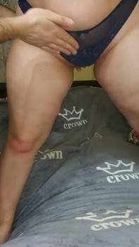 Duże cycki MILF zatrzęsły się, gdy była stylizowany na pieska