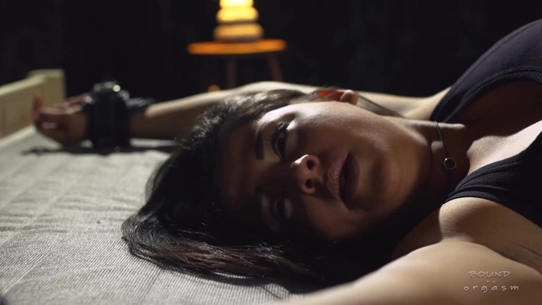 Bound to Orgasm: Figura misteriosa - coco de mal