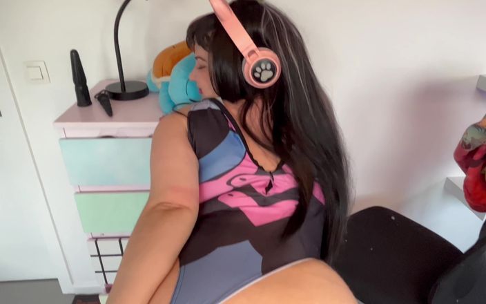 Arianafaye: Hráčská dívka se naplní do jejího těsného zadku