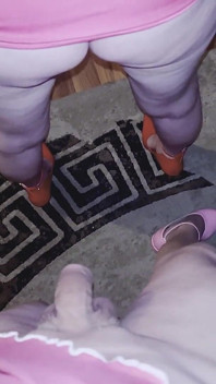 Pembe Elbiseli Biseksüel Çift