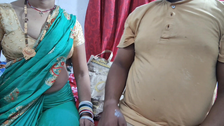biharisonam: El sexo caliente de Desi Bhabhi con un chico desi...