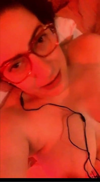 Scopata mentre il cornuto guarda da videochiamata