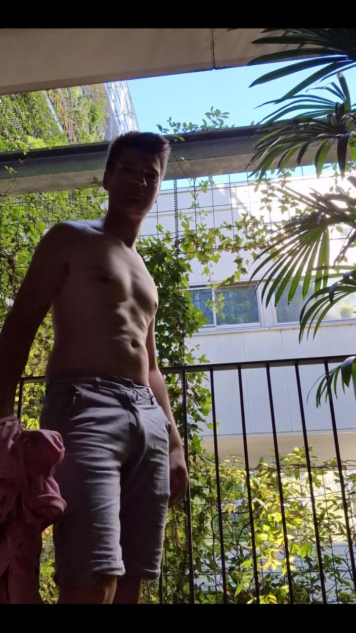 Snauwflake: I've Just Arrived in My Hotel