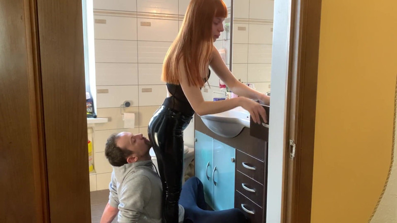 Petite Princesses Femdom: Face-chair for Goddess Kira in Latex Pants - Fullweight Facesitting and...