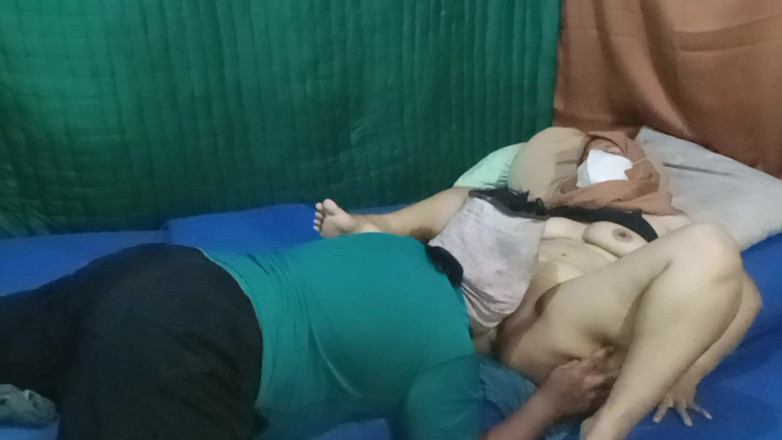 Babang endut: Трах і облизування індонезійської пизди мамки