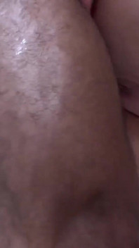 超级放荡的熟女得到异族鸡巴。Angie doll，pepeporn上的纹身继母