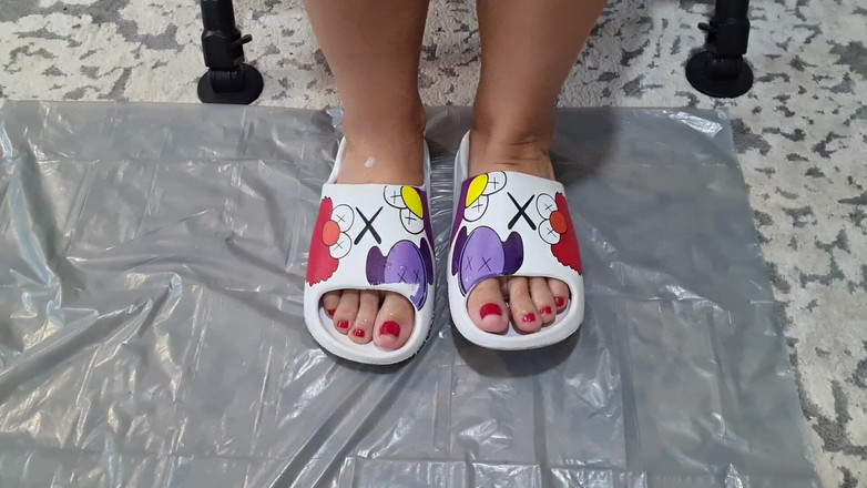 Adele Amber: 발에 침 흘리며