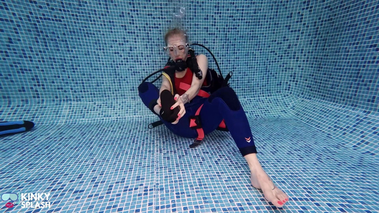 UKCuteGirl Lucy Lauren: Underwater Scuba Strip Challenge & Vibe Climax