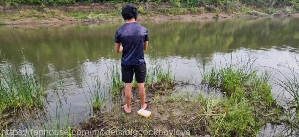 AlexGay: 在灌木丛中性交娘娘腔femboy在钓鱼时操渔夫和爸爸