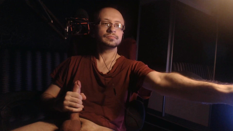 Alex Metallov: Îmi masturbez pula mare și tare pentru curvă