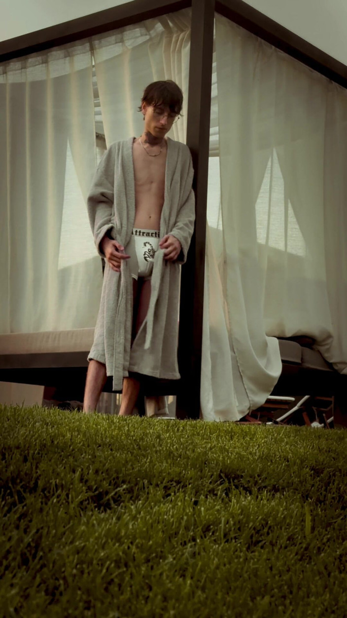 HotDogs studio: I'll Take off Not Only My Robe…